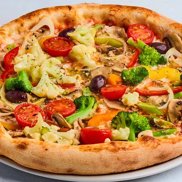 Steinovnsbakt vegetarpizza.