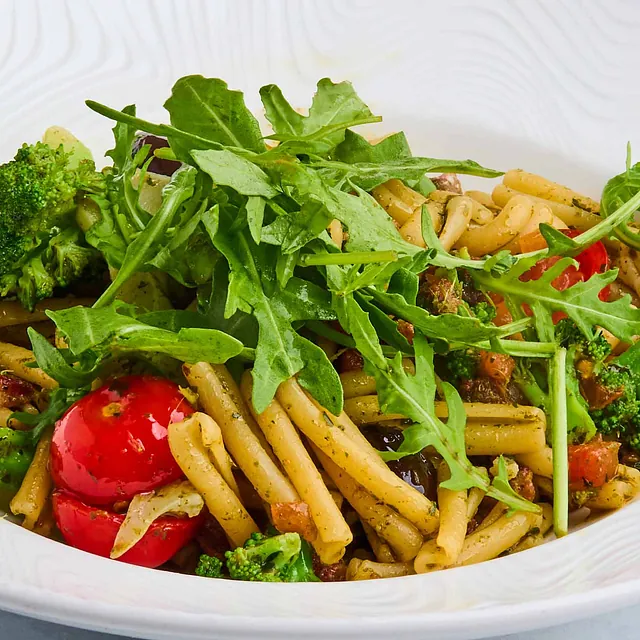 Strozzapreti pasta med brokkoli.