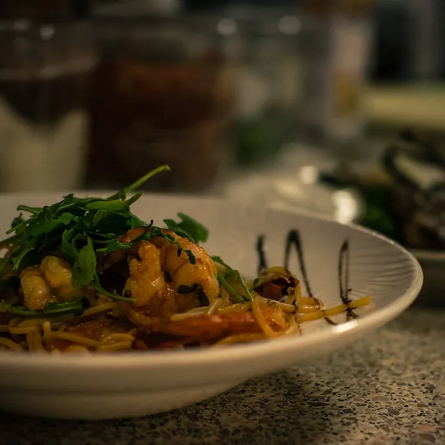 Italiensk pastarett servert på restaurant.