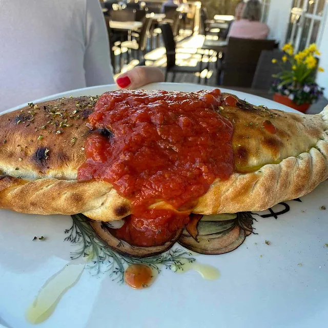 Steinovnsbakt calzone.