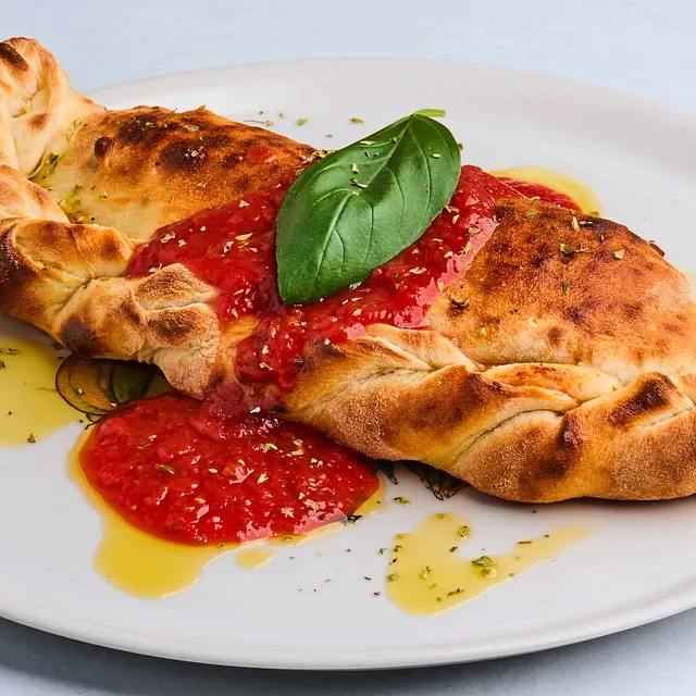 Innbakt calzone pizza.