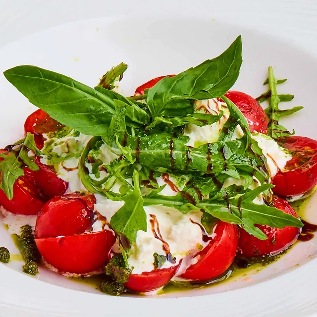 Kremet burrata med tomater.